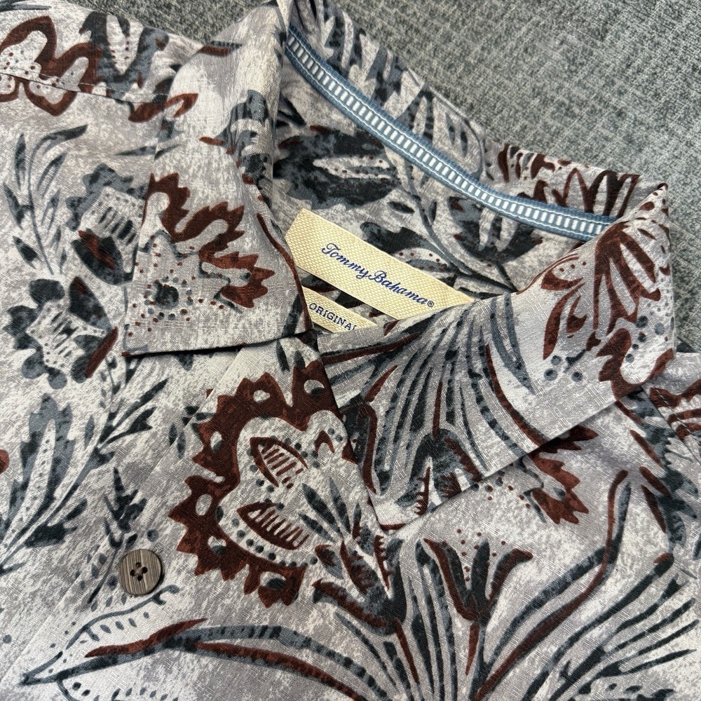 Tommy Bahama Shirt Mens Medium Gray Floral Hawaiian 100% Silk Button Up